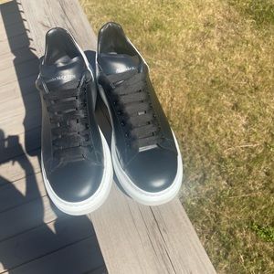 Alexander McQueen Oversized sneaker Black and White 42 EU
